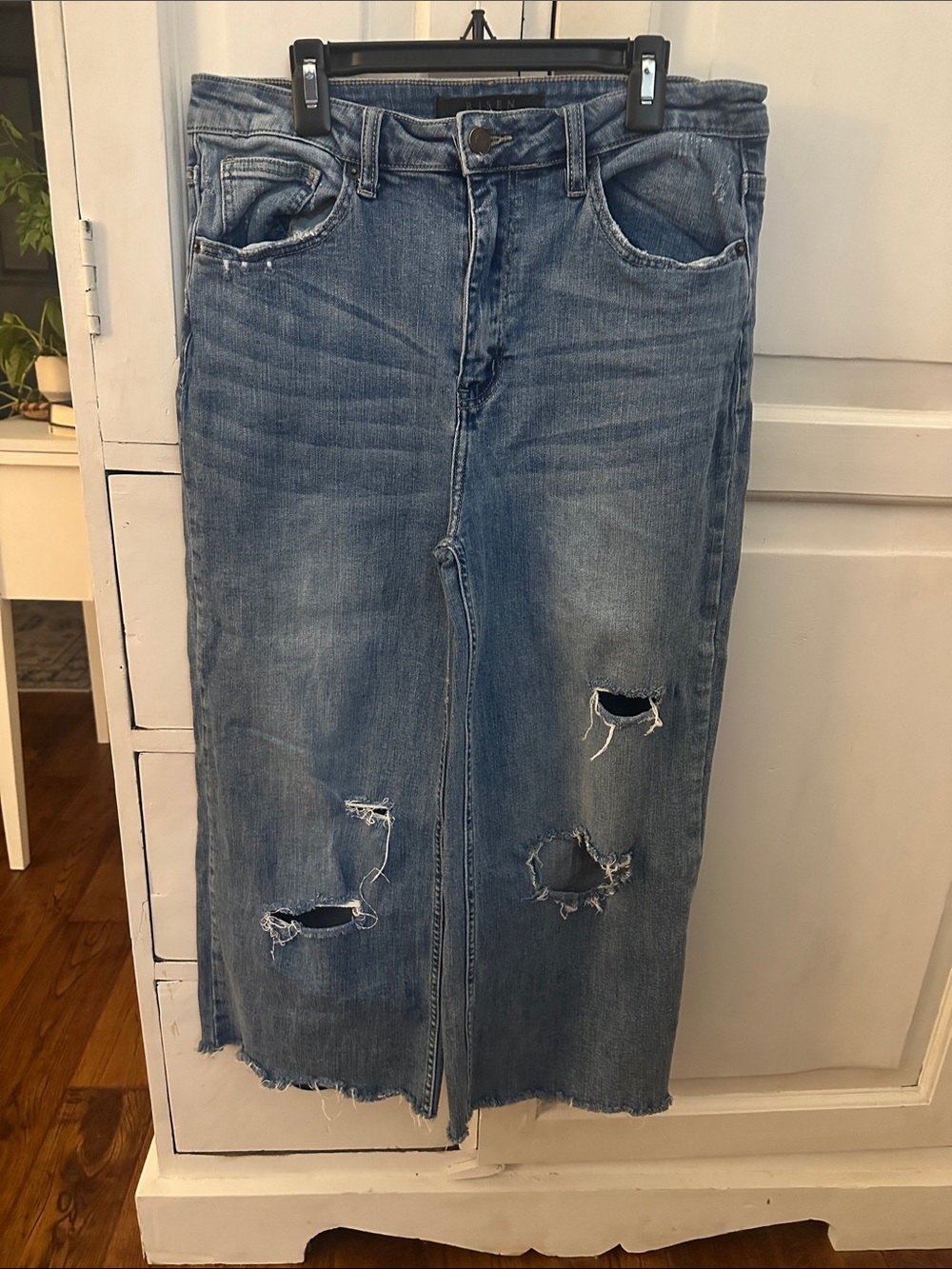 Women's Light Blue Distressed Wide-Leg Jeans cropped